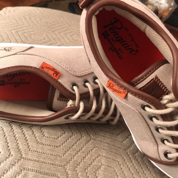 Penguin by Munsingwear  boys linen dress sneaker. - Picture 2 of 7